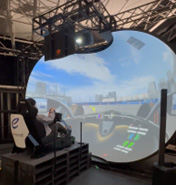 大型半球体VR装置とレーシングシミュレーターを活用したフォーミュラE世界選手権のコース走行体験（トムス）